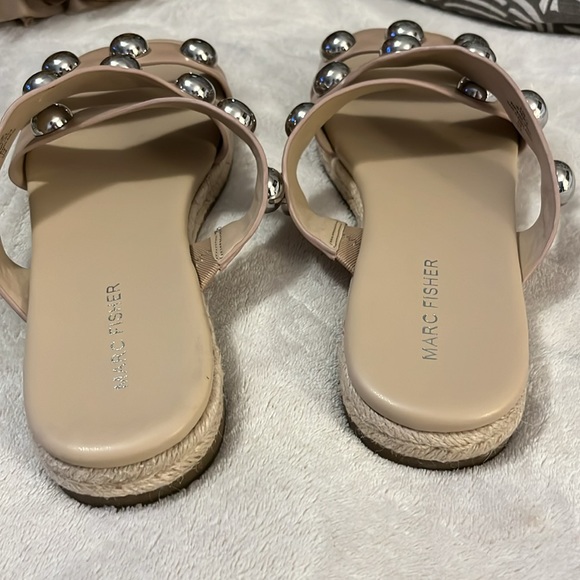 Marc Fisher Prisca Nude Silver Stud Gladiator Platform Sandals NWOT Sz 9.5 - Picture 8 of 13